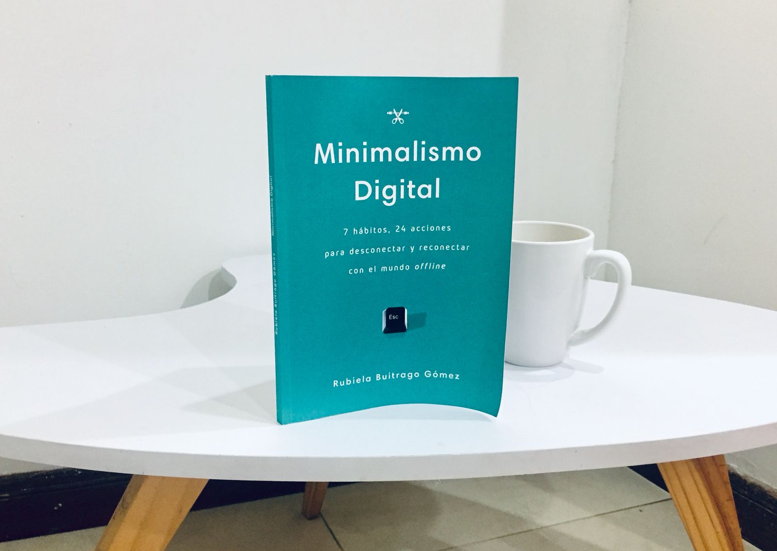 MINIMALISMO DIGITAL: 7 hábitos, 24 acciones para desconectar y reconectar con el mundo offline